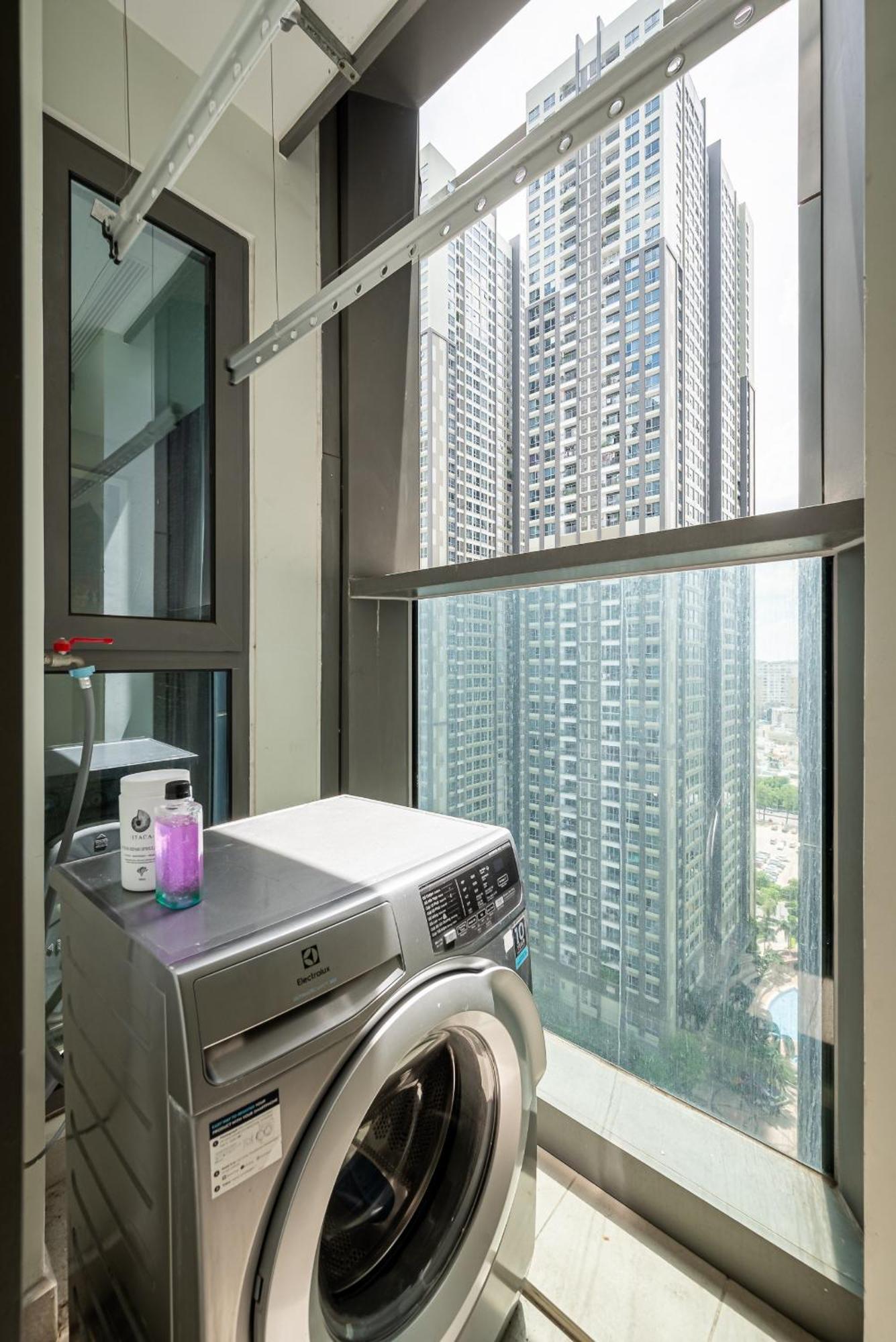 Urban Heights Rentals Landmark 81 Ho Chi Minh City Exterior photo