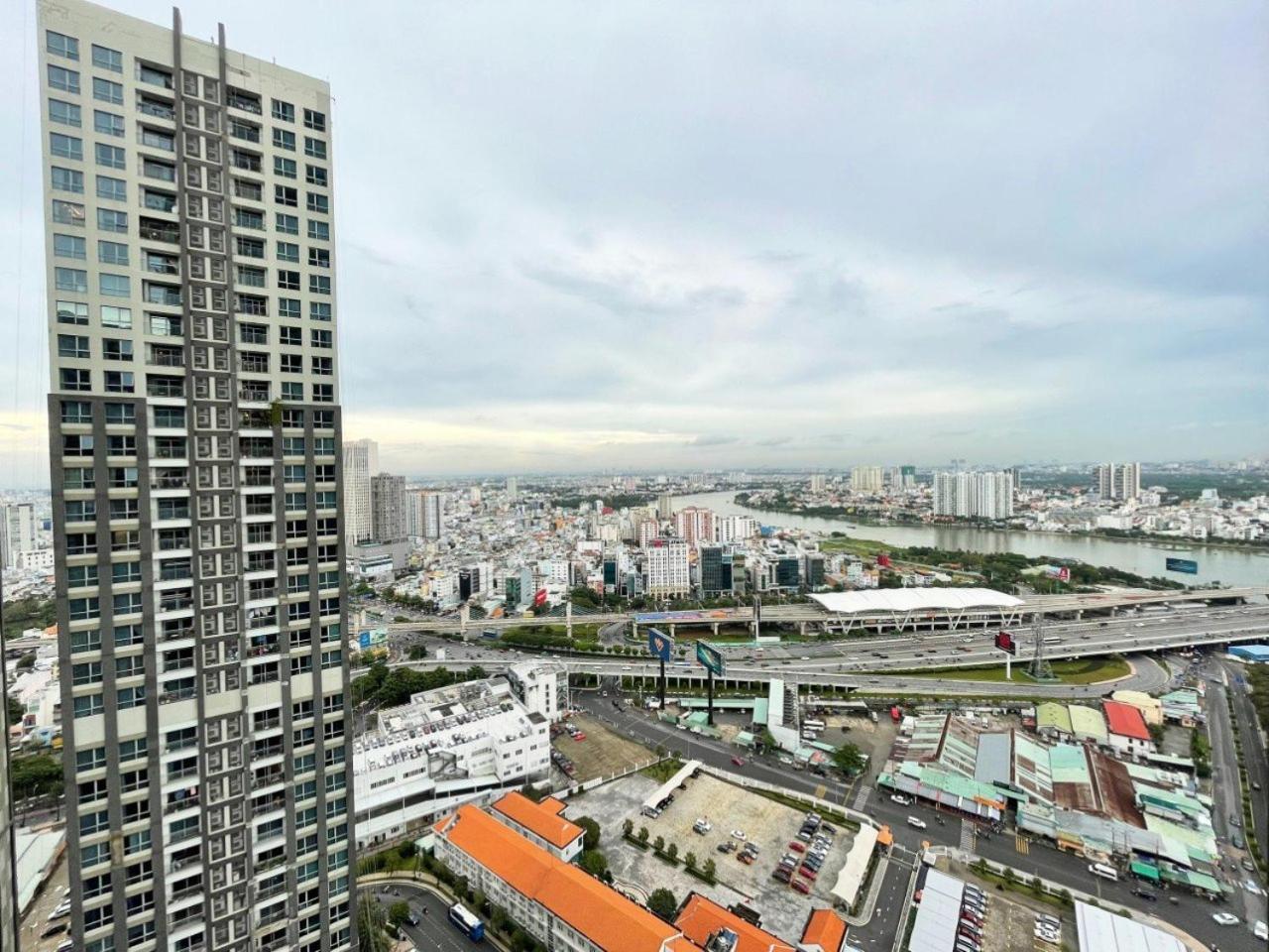 Urban Heights Rentals Landmark 81 Ho Chi Minh City Exterior photo